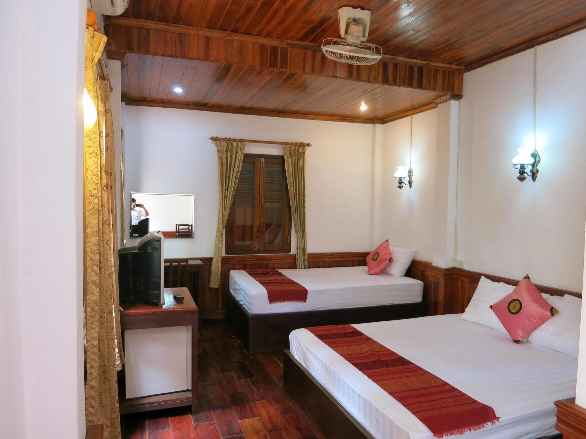 Namkhan Riverside Hotel 琅勃拉邦 外观 照片